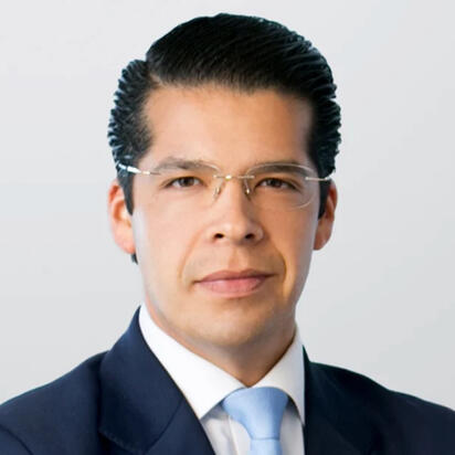 Testimonial from a family office CIO praising AlphaSeek's institutional-grade due diligence and secure platform for alternative investments.